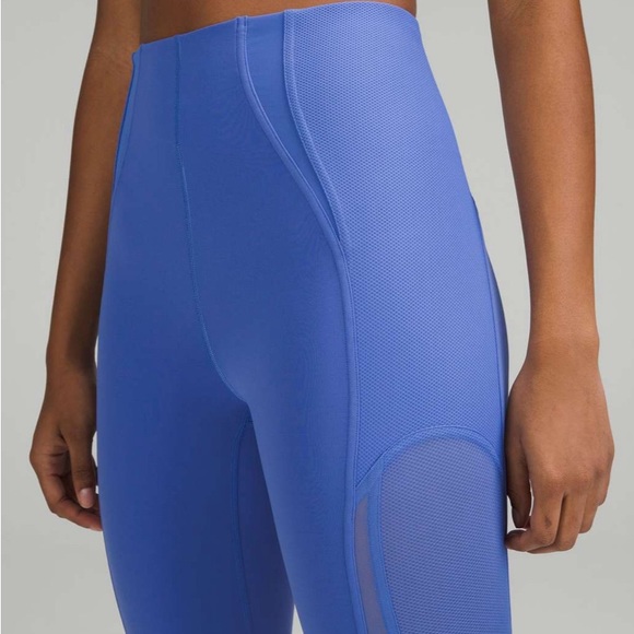 Lululemon Everlux and Mesh HR Training Tight 21” & High-Neck Train Bra
I… - Picture 4 of 10